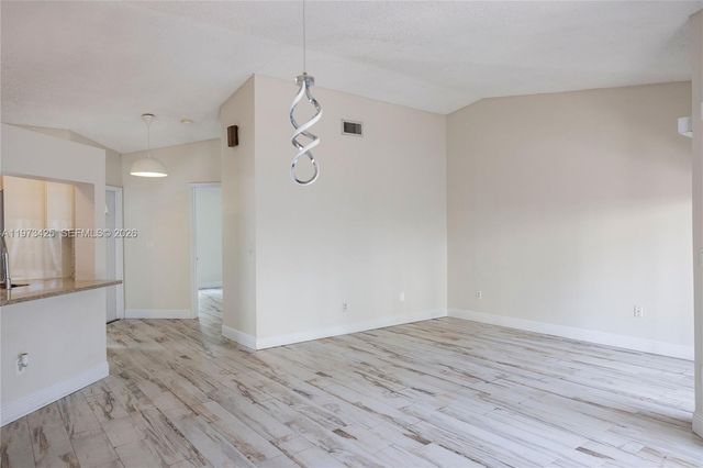 10121 NW 51st Ln, Doral, FL 33178