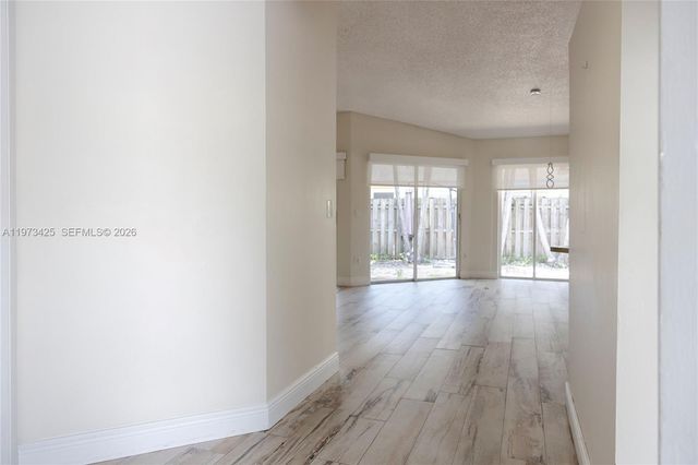 10121 NW 51st Ln, Doral, FL 33178