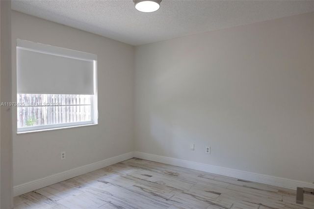 10121 NW 51st Ln, Doral, FL 33178