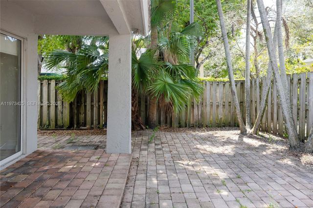 10121 NW 51st Ln, Doral, FL 33178