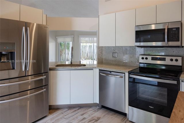 10121 NW 51st Ln, Doral, FL 33178