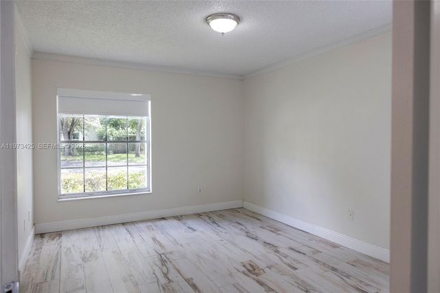 10121 NW 51st Ln, Doral, FL 33178