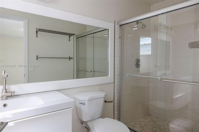 10121 NW 51st Ln, Doral, FL 33178