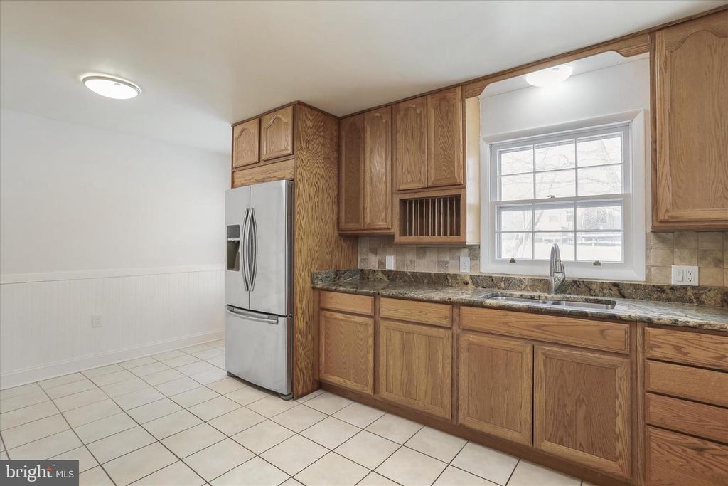 Image 13 of property listing at 203 APPLE TREE DR, Ranson, WV 25438