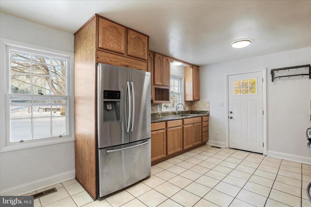 Image 14 of property listing at 203 APPLE TREE DR, Ranson, WV 25438