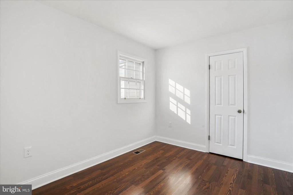 Image 18 of property listing at 203 APPLE TREE DR, Ranson, WV 25438