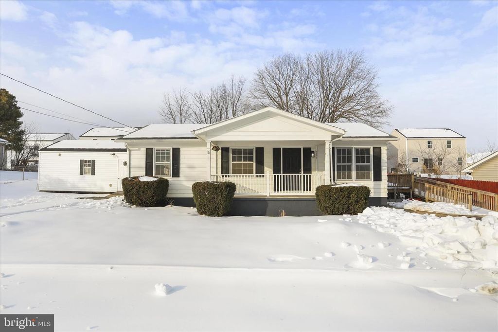 Image 2 of property listing at 203 APPLE TREE DR, Ranson, WV 25438