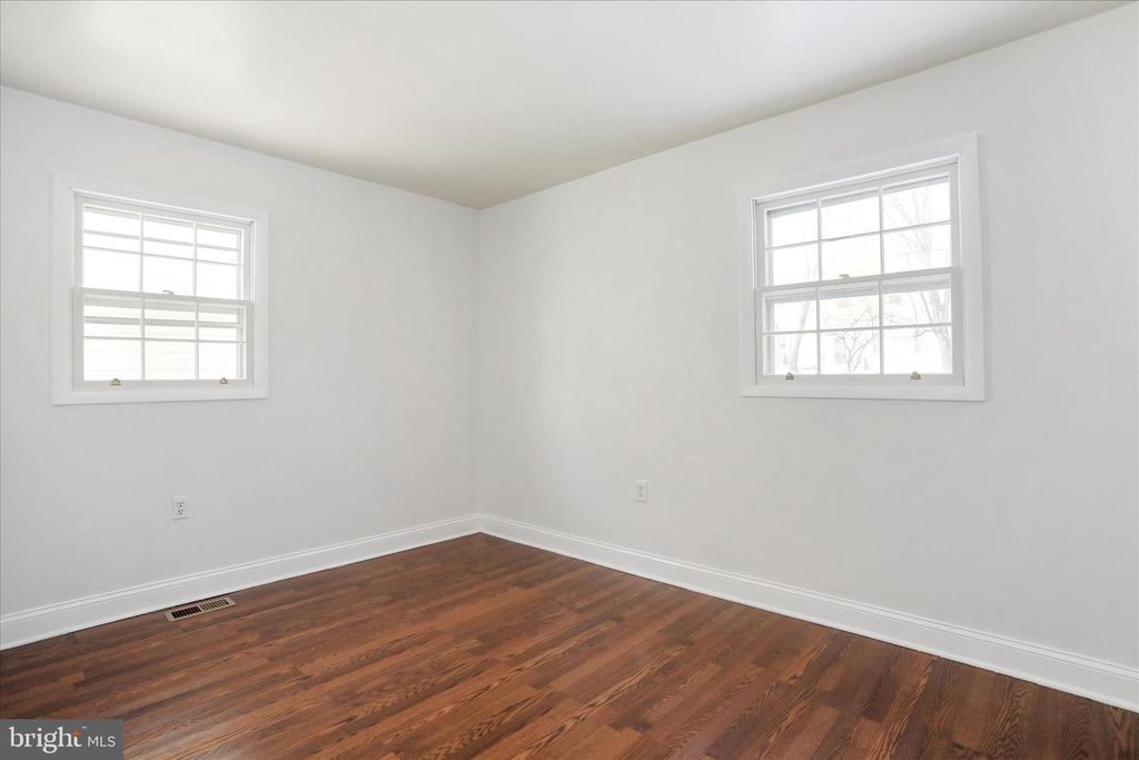 Image 20 of property listing at 203 APPLE TREE DR, Ranson, WV 25438