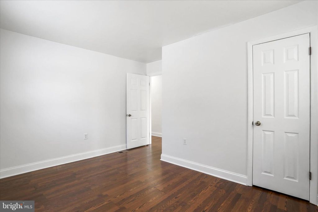 Image 21 of property listing at 203 APPLE TREE DR, Ranson, WV 25438