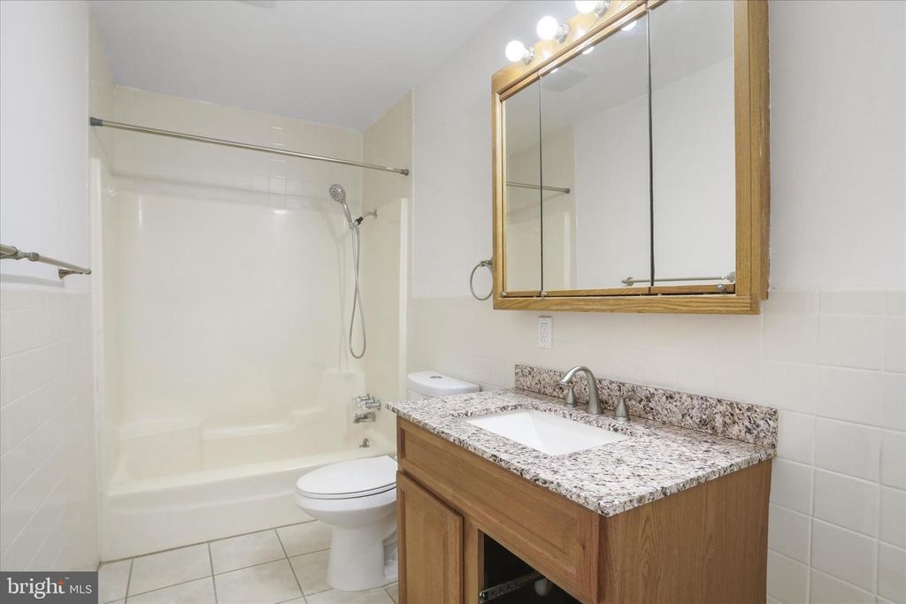 Image 28 of property listing at 203 APPLE TREE DR, Ranson, WV 25438