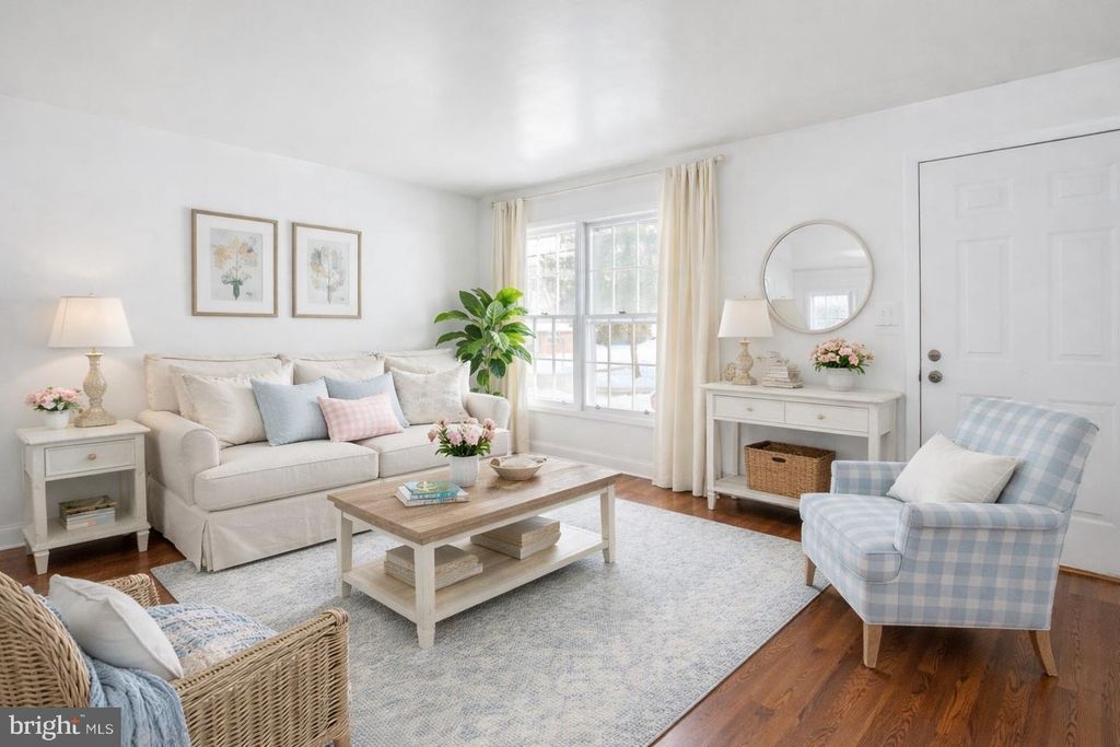 Image 3 of property listing at 203 APPLE TREE DR, Ranson, WV 25438