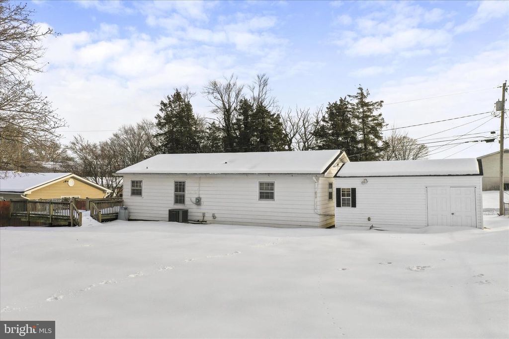 Image 31 of property listing at 203 APPLE TREE DR, Ranson, WV 25438