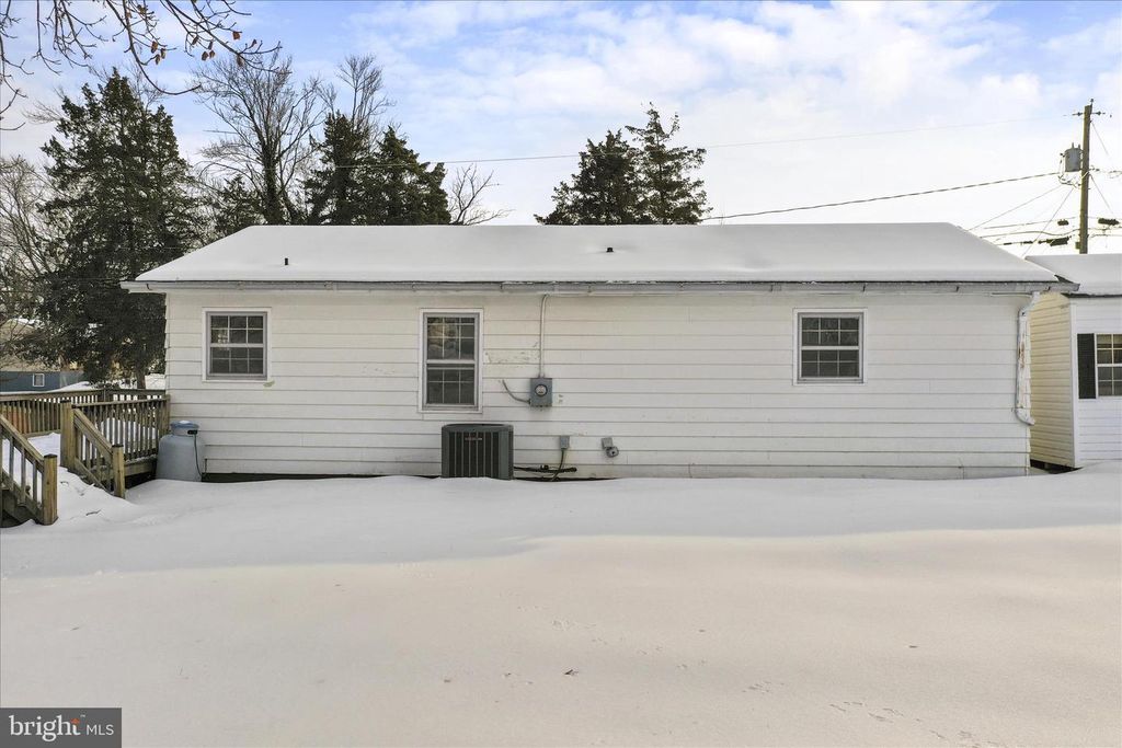 Image 32 of property listing at 203 APPLE TREE DR, Ranson, WV 25438