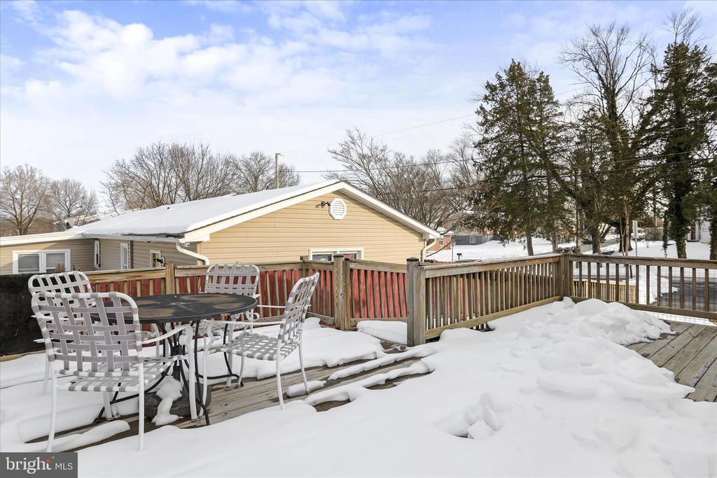 Image 33 of property listing at 203 APPLE TREE DR, Ranson, WV 25438