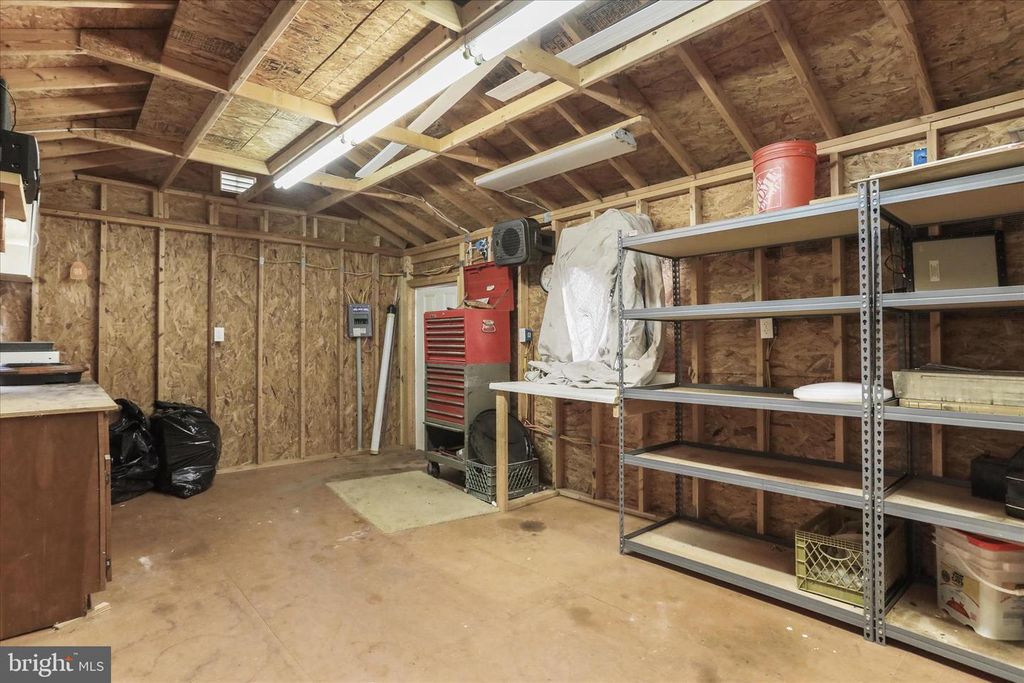 Image 36 of property listing at 203 APPLE TREE DR, Ranson, WV 25438