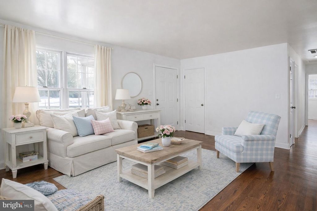 Image 4 of property listing at 203 APPLE TREE DR, Ranson, WV 25438