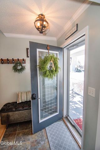 25 Timothy Way, Mechanicville, NY 12118