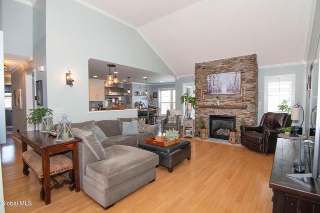 25 Timothy Way, Mechanicville, NY 12118