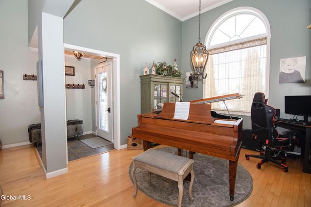 25 Timothy Way, Mechanicville, NY 12118