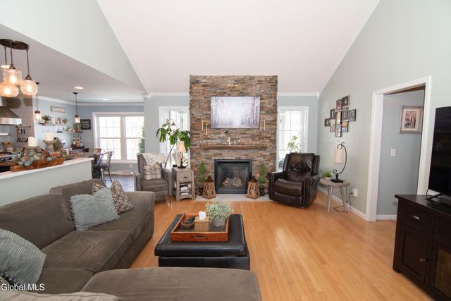 25 Timothy Way, Mechanicville, NY 12118