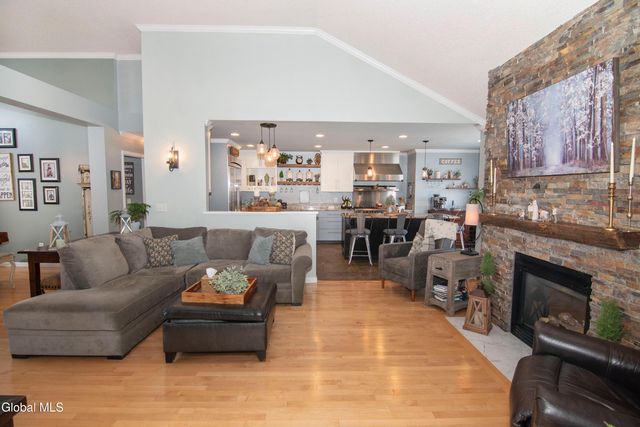 25 Timothy Way, Mechanicville, NY 12118