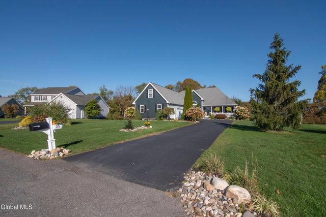 25 Timothy Way, Mechanicville, NY 12118