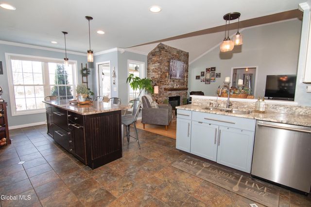 25 Timothy Way, Mechanicville, NY 12118