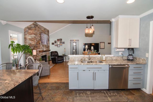 25 Timothy Way, Mechanicville, NY 12118