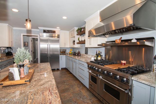 25 Timothy Way, Mechanicville, NY 12118