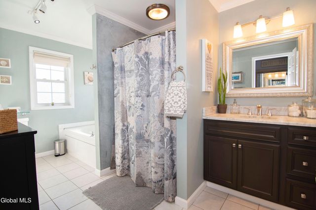 25 Timothy Way, Mechanicville, NY 12118