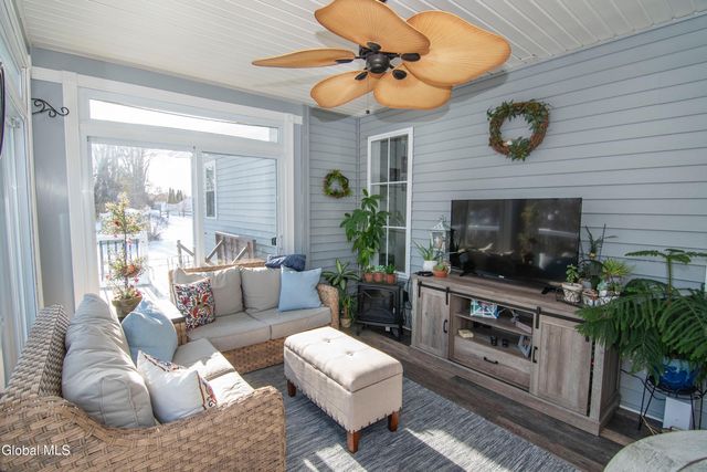 25 Timothy Way, Mechanicville, NY 12118