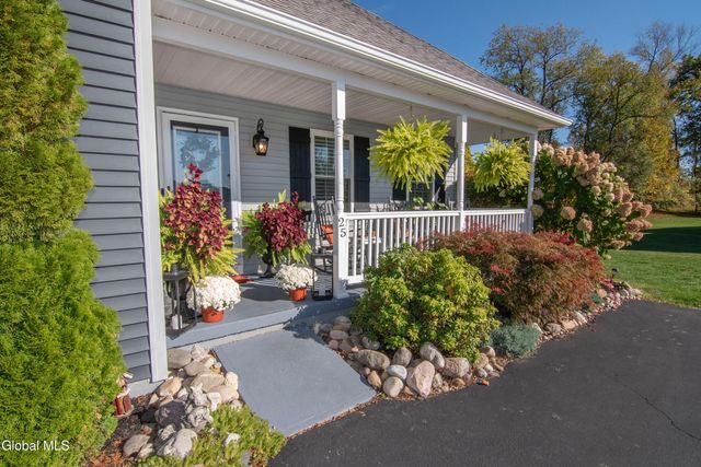 25 Timothy Way, Mechanicville, NY 12118