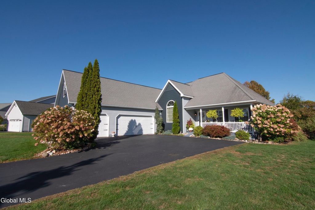 25 Timothy Way, Mechanicville, NY 12118