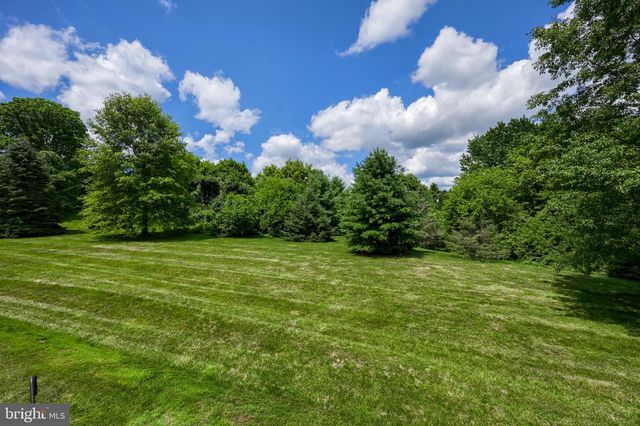 332 GAVIN DR, Coatesville, PA 19320