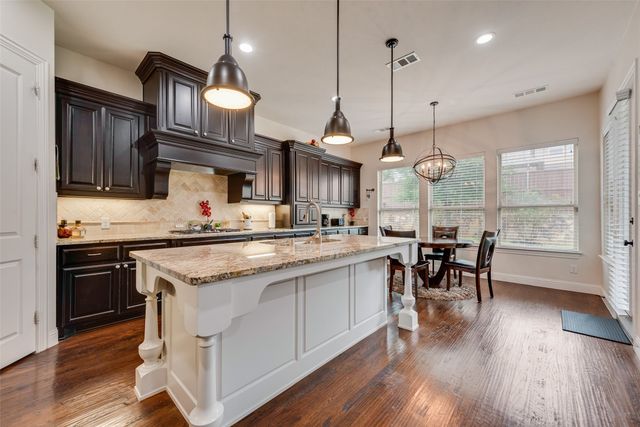 1025 W Bluff Way, Roanoke, TX 76262