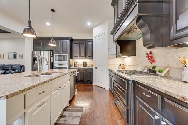 1025 W Bluff Way, Roanoke, TX 76262