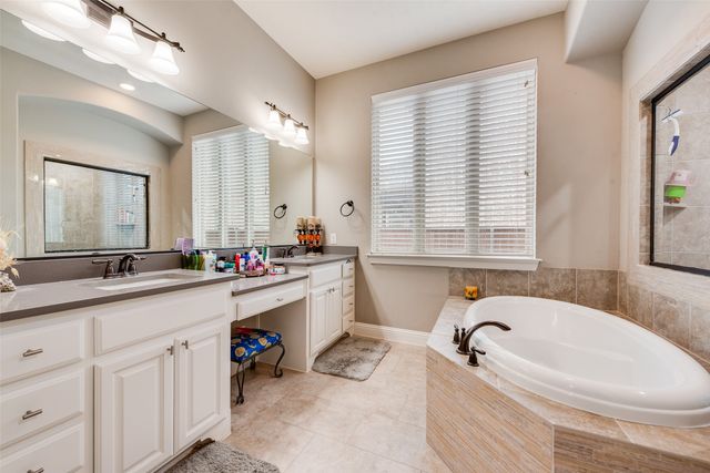 1025 W Bluff Way, Roanoke, TX 76262