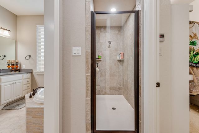 1025 W Bluff Way, Roanoke, TX 76262