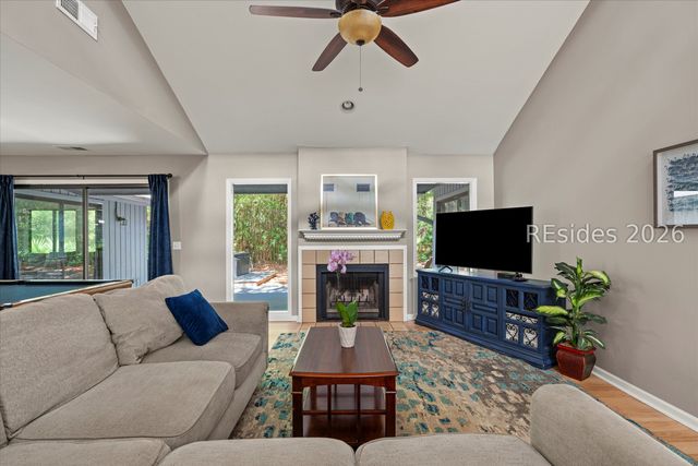 4 Sycamore Ln, Hilton Head Island, SC 29926
