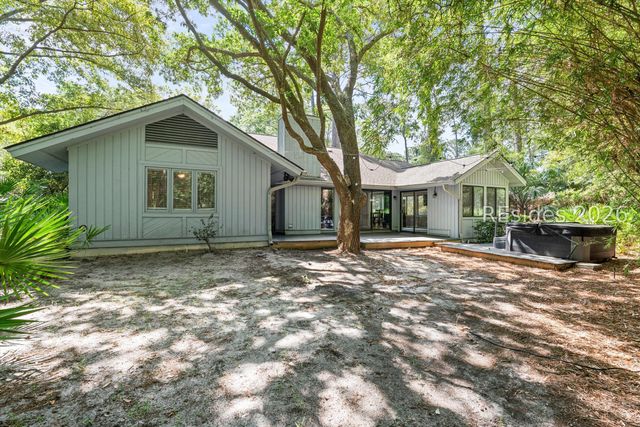 4 Sycamore Ln, Hilton Head Island, SC 29926