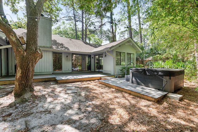 4 Sycamore Ln, Hilton Head Island, SC 29926
