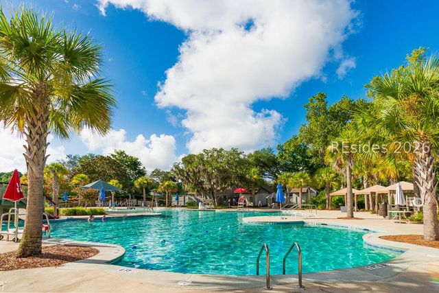 4 Sycamore Ln, Hilton Head Island, SC 29926