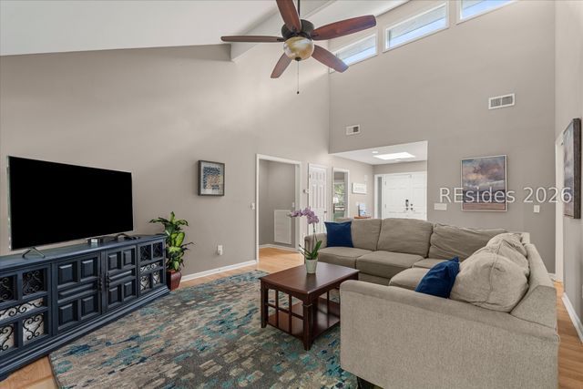 4 Sycamore Ln, Hilton Head Island, SC 29926