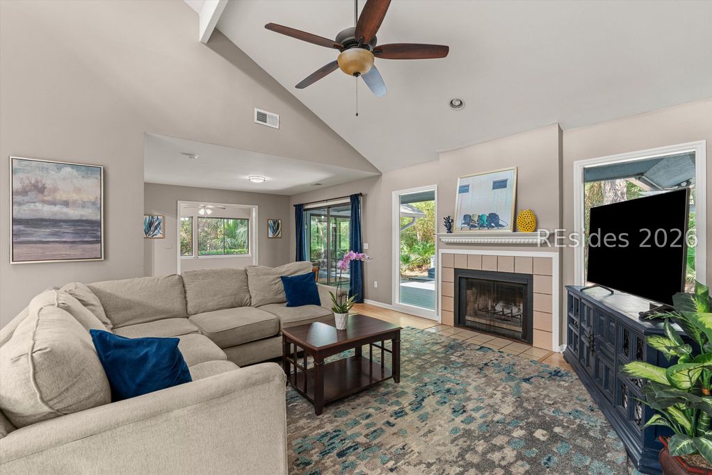 4 Sycamore Ln, Hilton Head Island, SC 29926