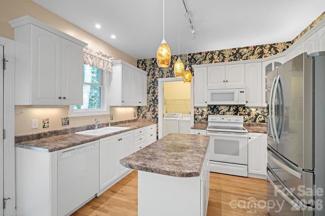 36 Poplar Creek Drive, Asheville, NC 28805