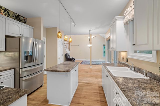 36 Poplar Creek Drive, Asheville, NC 28805