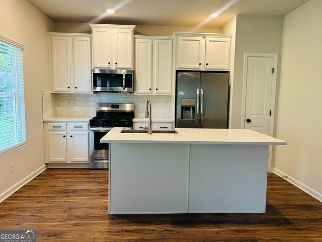 57 Pacific Avenue, Sharpsburg, GA 30277