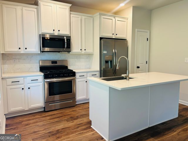 57 Pacific Avenue, Sharpsburg, GA 30277
