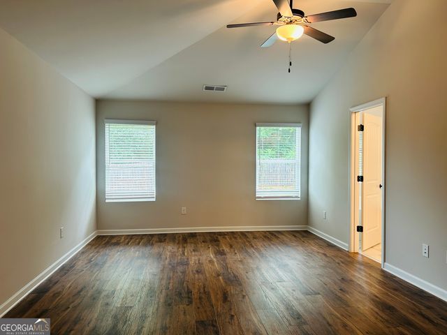 57 Pacific Avenue, Sharpsburg, GA 30277