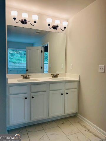 57 Pacific Avenue, Sharpsburg, GA 30277